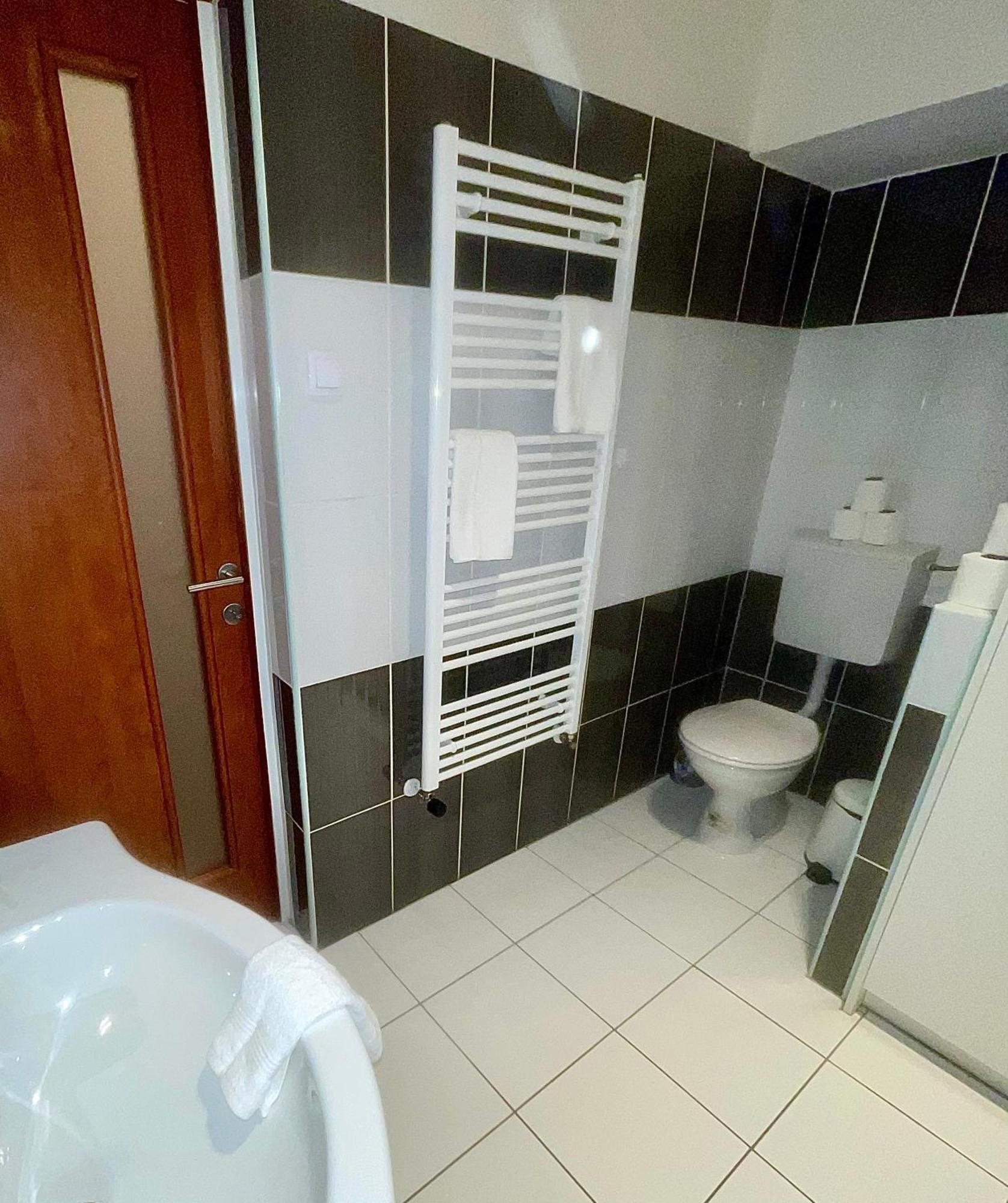 Vivien Apartment Budapest Esterno foto